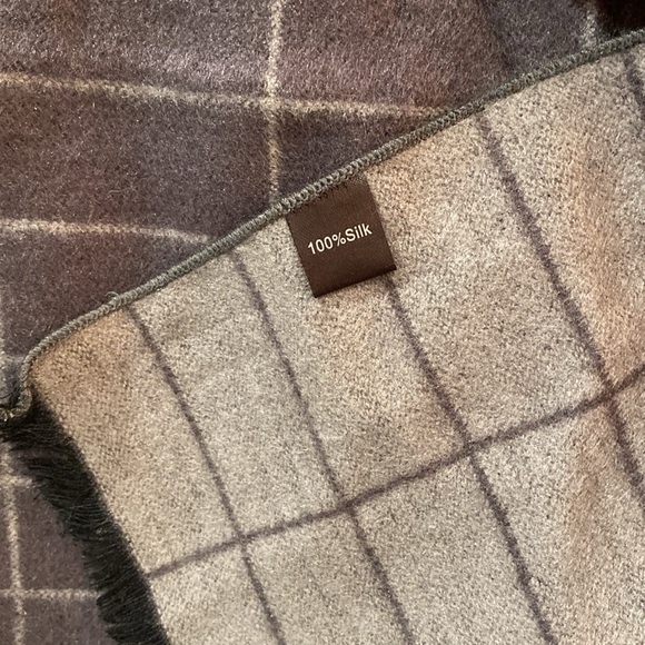 CURATED BASICS - 100% silk scarf - Picture 5 of 5